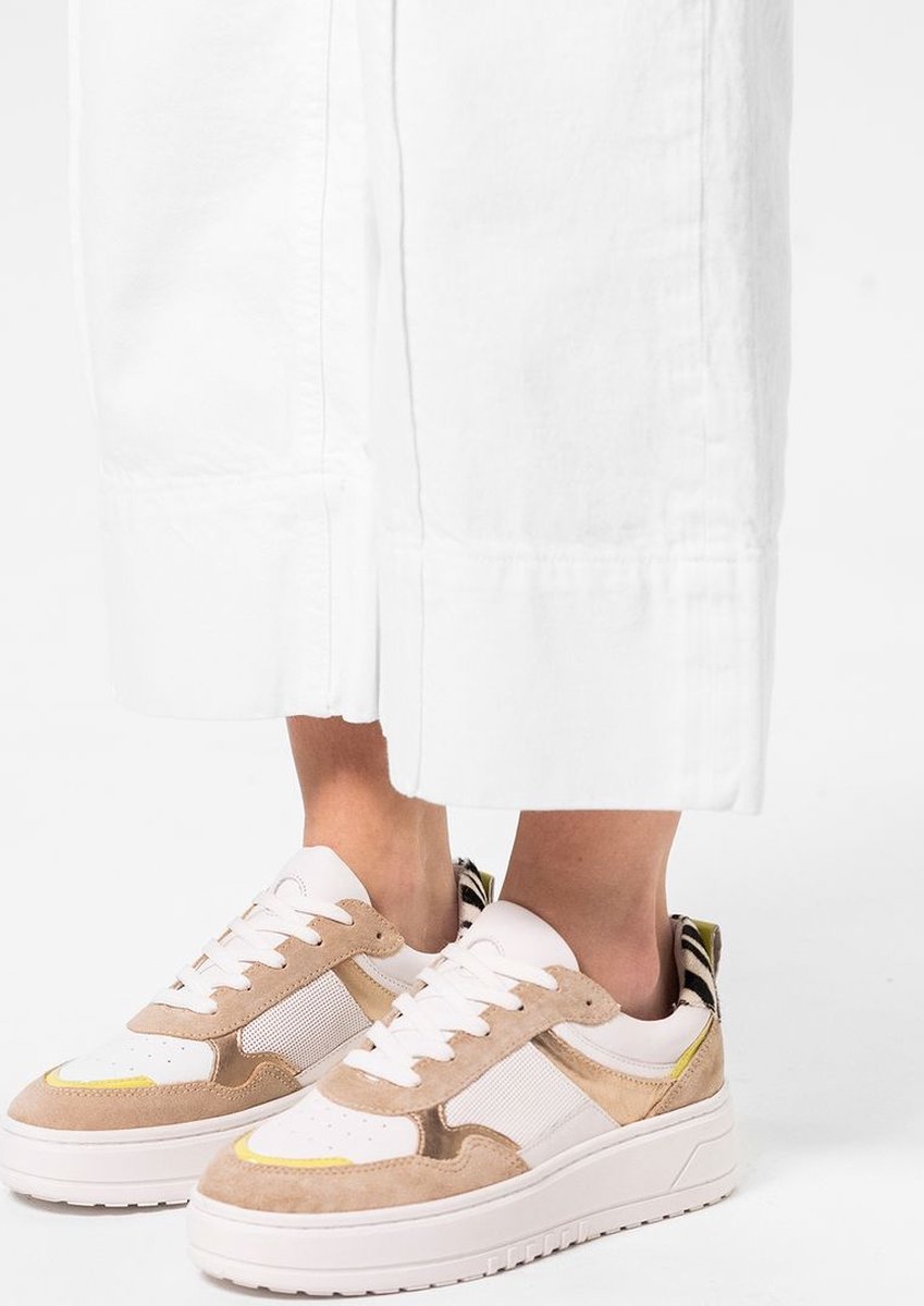 Sacha - Dames - Witte leren sneakers met beige details - Maat 42